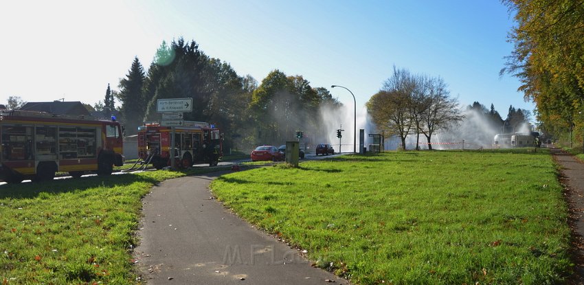 VU Tanklastzug umgestuerzt Huerth Industriestr P236.JPG